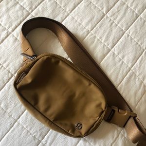 Lululemon belt bag burnt caramel